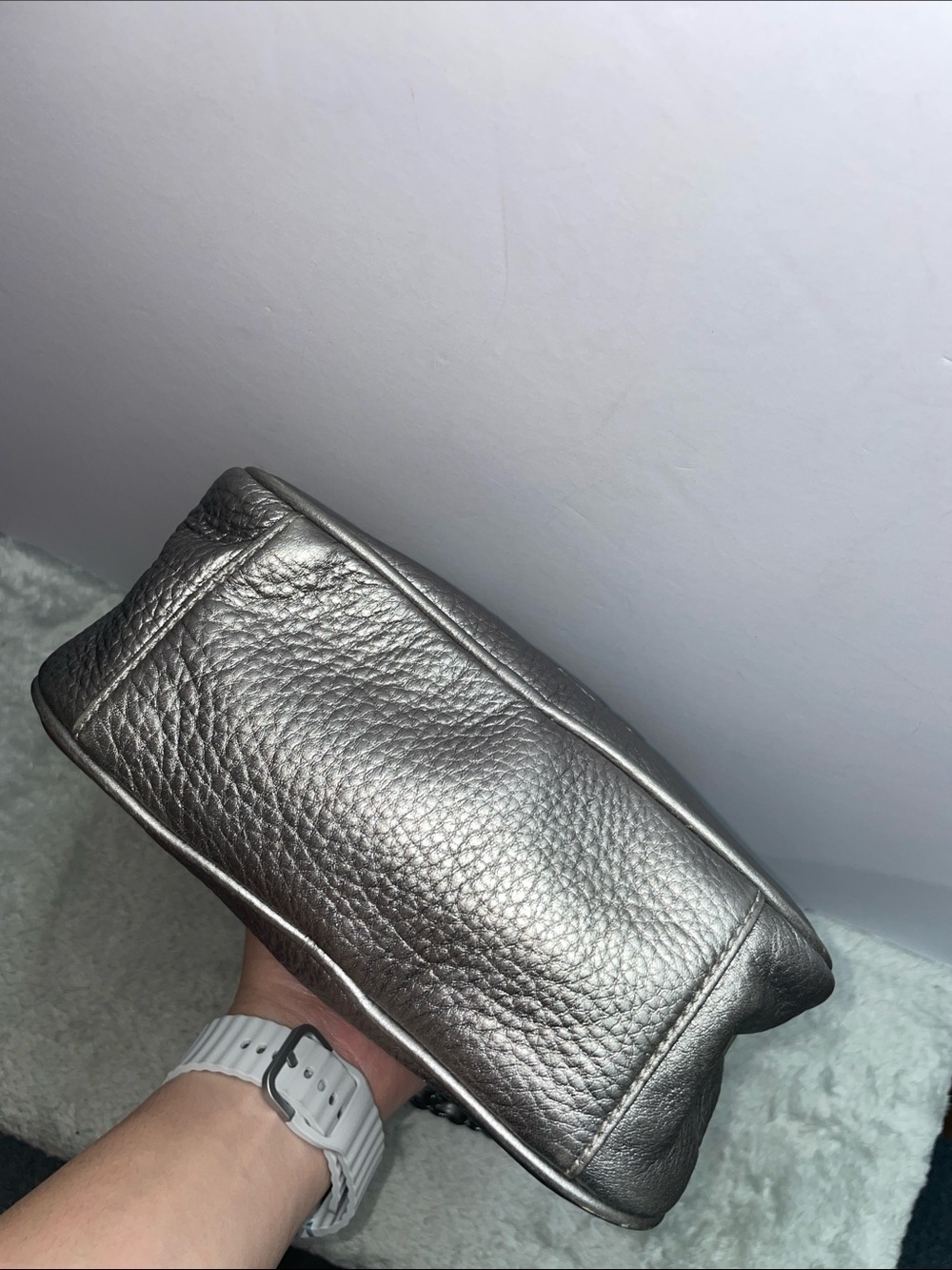 Tory Burch ‘Thea’ Metallic Leather Crossbody - Picture 4 of 16